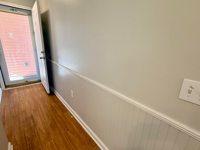 Foto del edificio - 628 Waterway Village Blvd