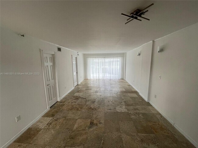 Foto del edificio - 1345 West Ave