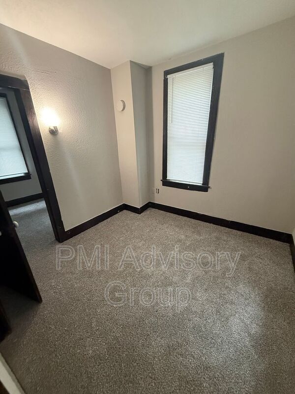 Foto del edificio - 1936 SW Clay St