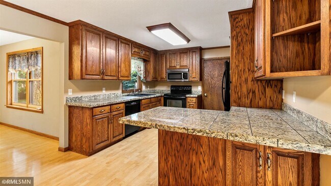 Building Photo - 4 br, 2 bath House - 403 Elm Street