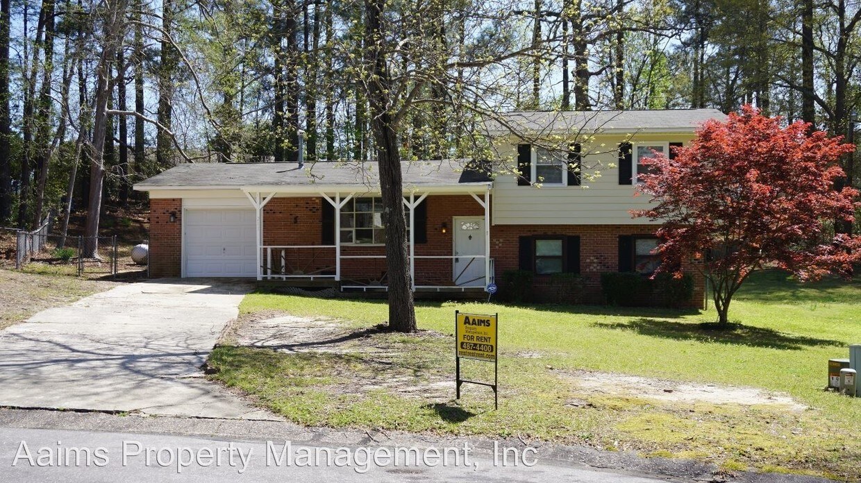 Primary Photo - 211 Inglenook Cir
