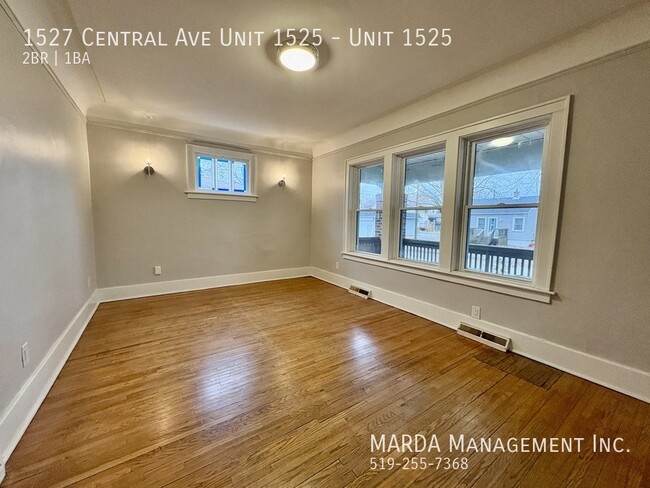 Building Photo - SPACIOUS 2BEDROOM/1BATH MAIN FLOOR UNIT + ...