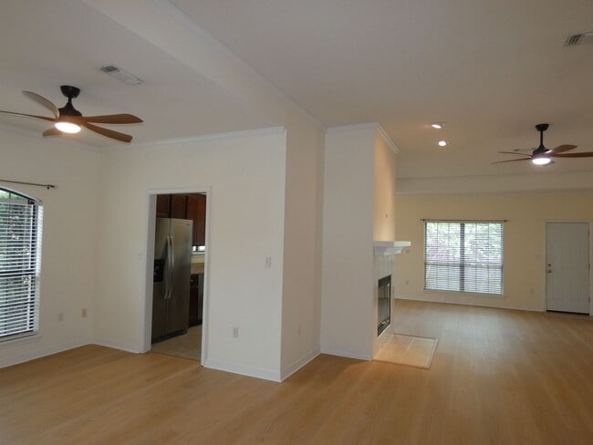 Building Photo - Spacious 3-Bedroom Golf Course Home
