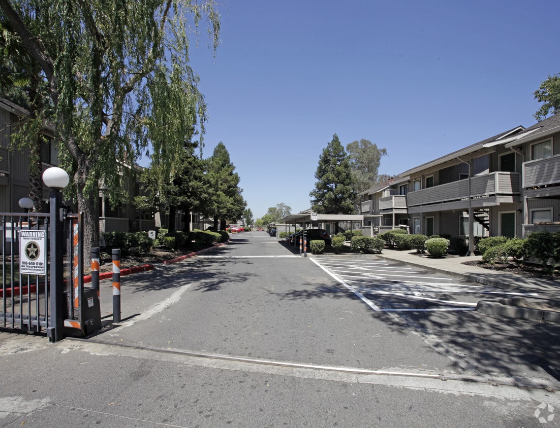 Building Photo - Whitewillow Glen