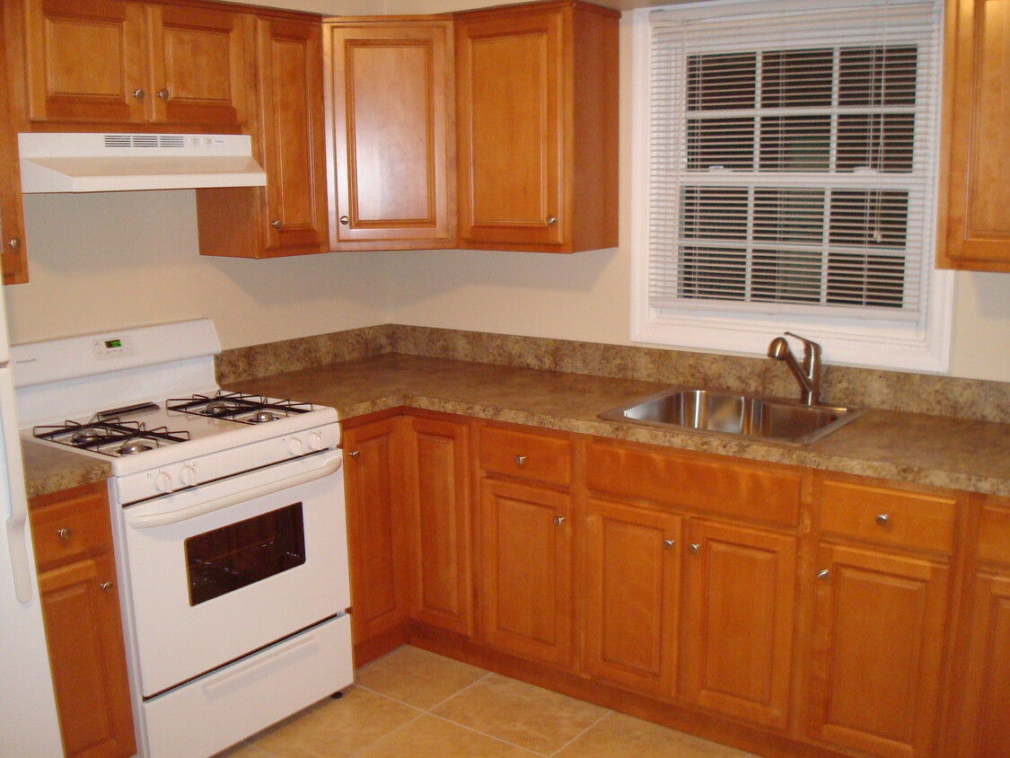 Primary Photo - 144 Bridgetown St