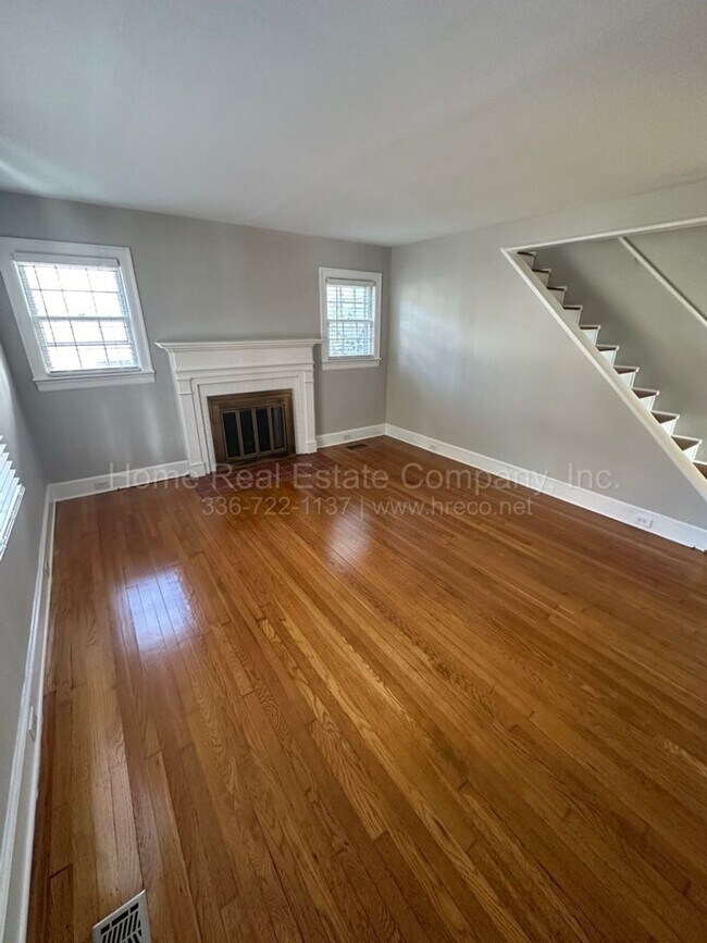 Building Photo - 1009 Knollwood St