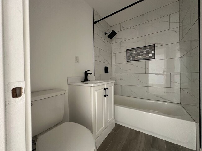 Foto del edificio - 455 W Cowles St