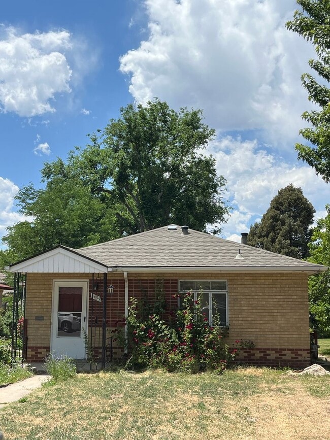 Building Photo - 2-Bed 1-Bath Duplex In Denver's University...