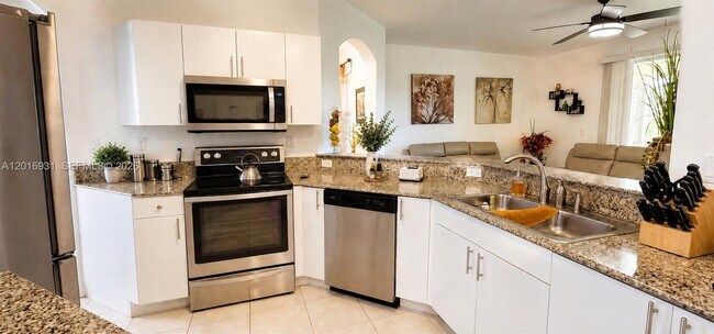 Foto del edificio - 10955 NW 87th Ln