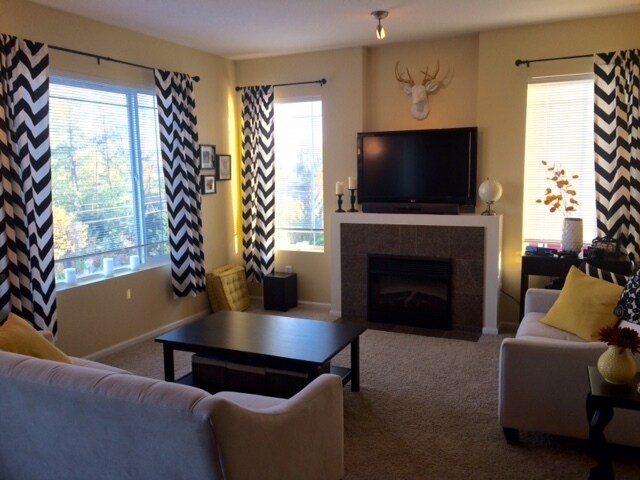 Building Photo - Updated Top Floor Unit in Dunhill Terrace ...