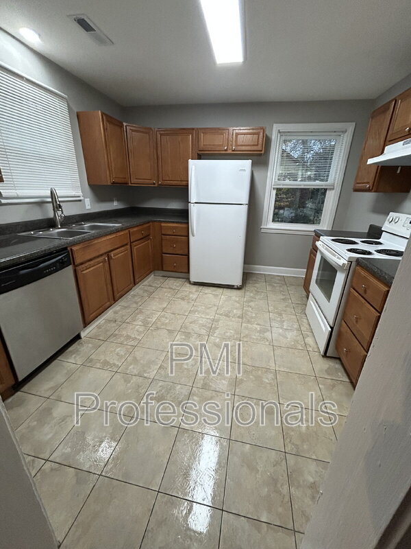 Building Photo - 2905 Ironwood Dr