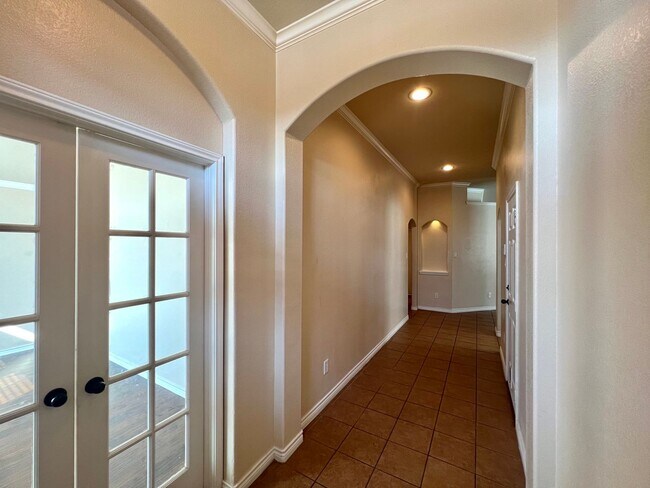 Building Photo - 15004 Waters Dr