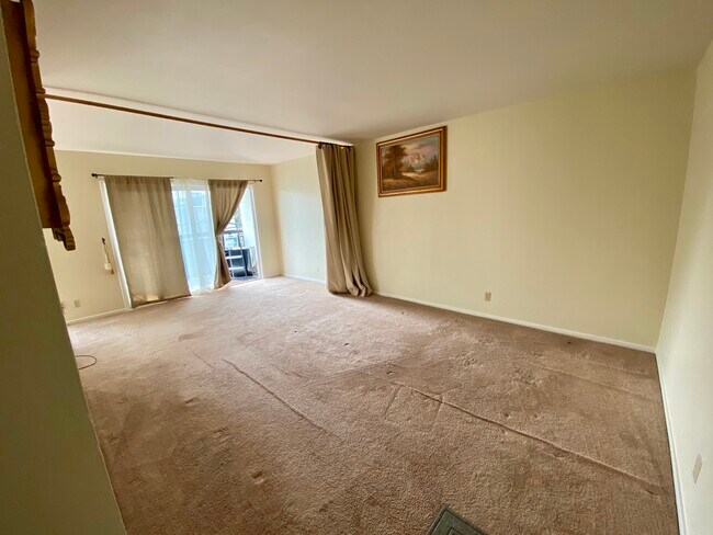 living room - 183 Del Medio Ave