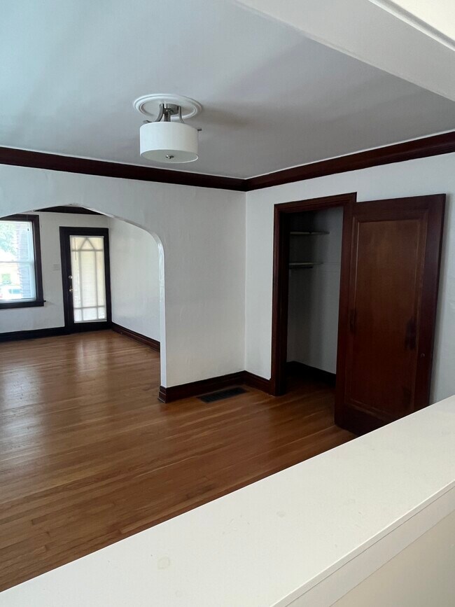 Comedor - 4932 Potomac St
