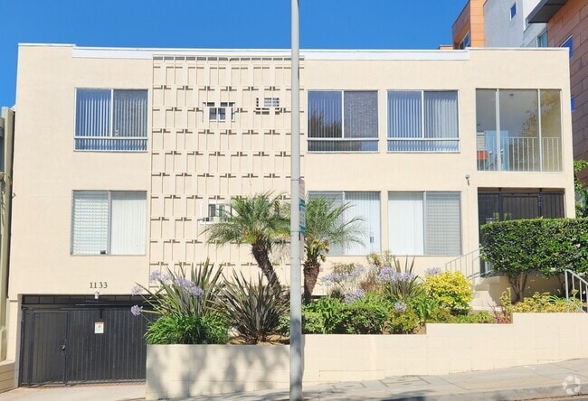 Building Photo - 1133 N Hacienda Pl