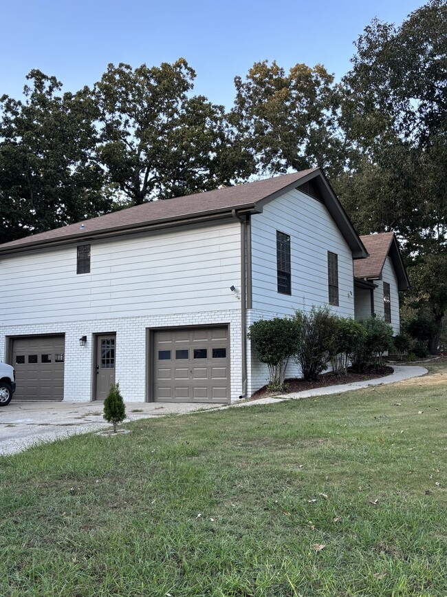 Building Photo - 1220 Tahiti Cir