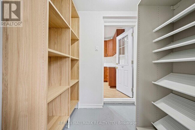 Building Photo - 167 Heward Ave