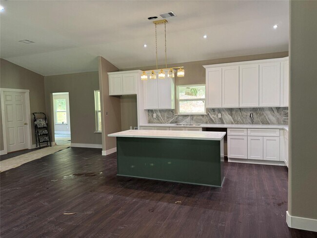 Foto del edificio - 467 Whisperwood Dr