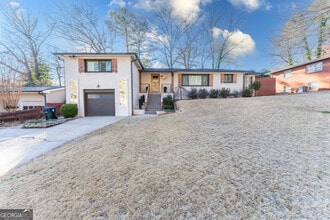 Building Photo - 3844 Longview Dr