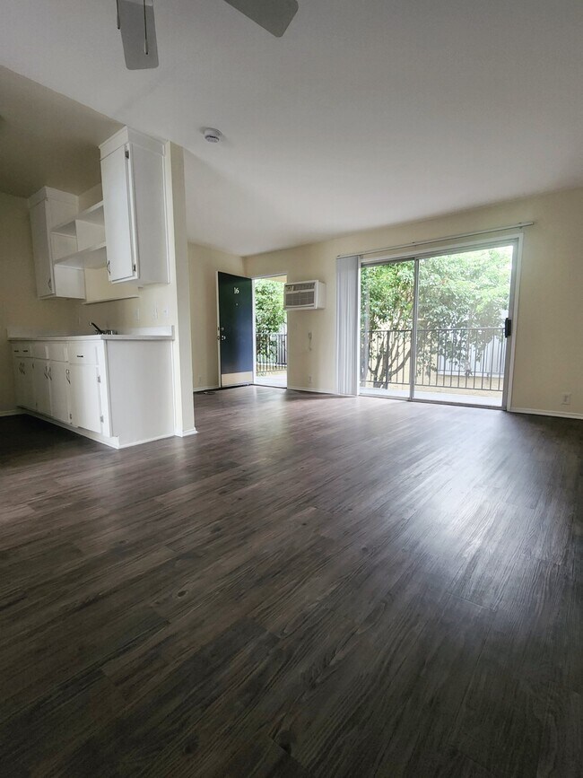 Foto del edificio - 12745 Vanowen St