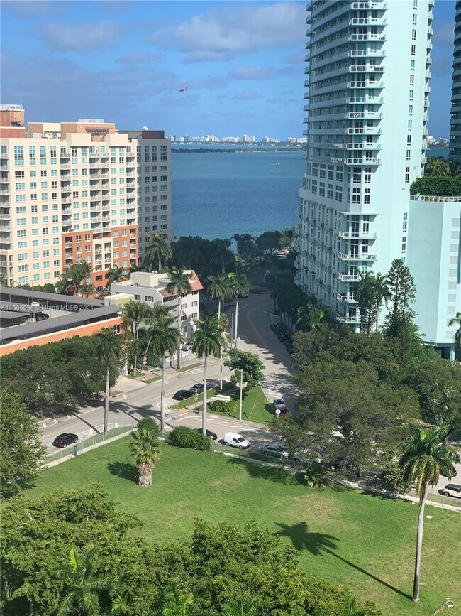 Foto del edificio - 275 NE 18th St