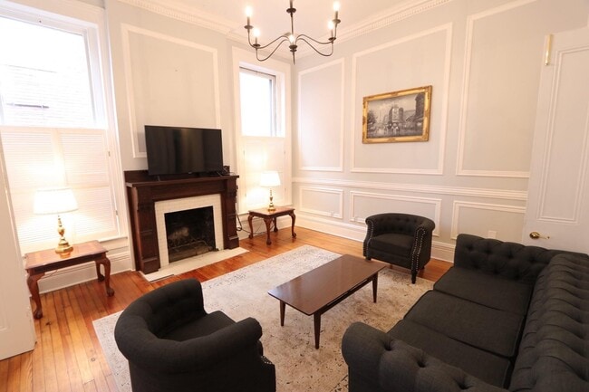 Family Room - 1219 S 4th St