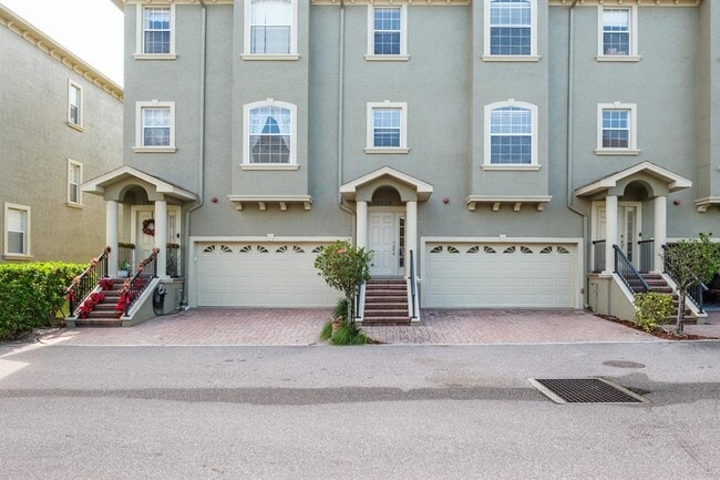 Building Photo - 10220 Bayou Grande