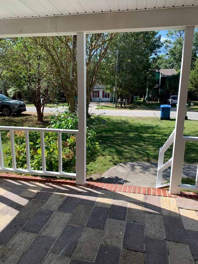 Foto del edificio - Very Cute House for Rent on Hillsdale Driv...