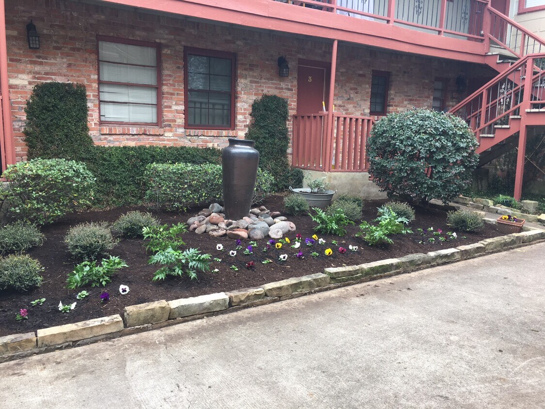 Primary Photo - 4818 Junius St