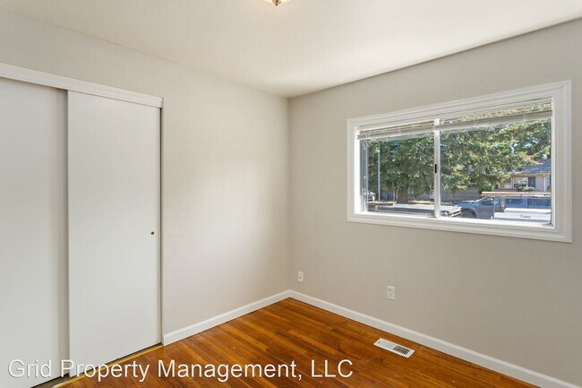 Building Photo - 4 br, 1.5 bath House - 17709 SE Lincoln St