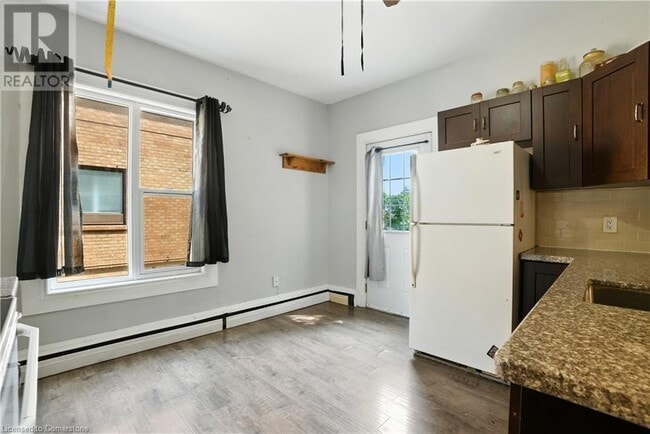Building Photo - 191 Simcoe St S