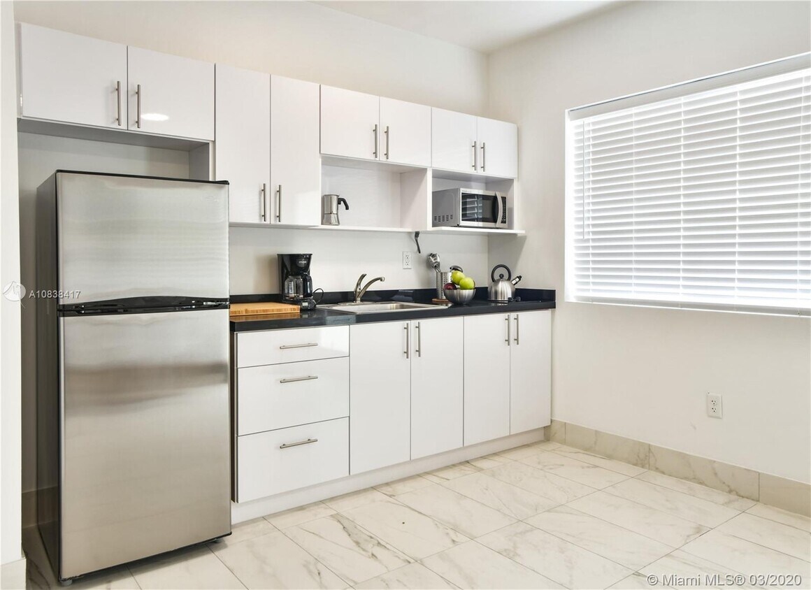 Foto del edificio - 7610 Harding Ave