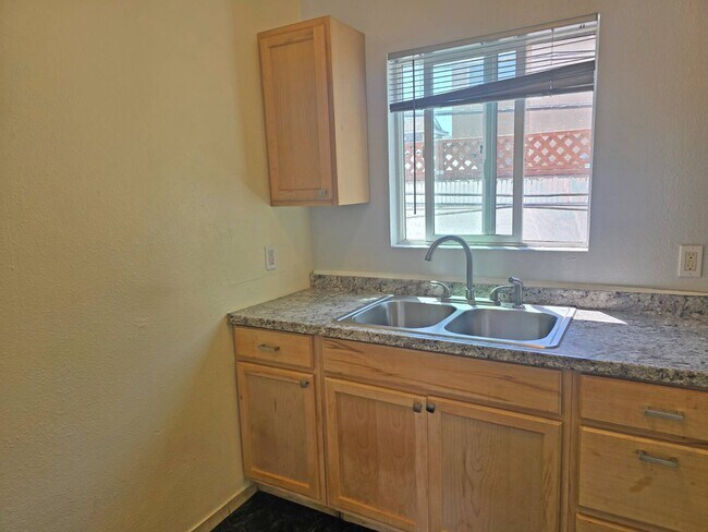 Foto del edificio - 13801 S Vermont Ave