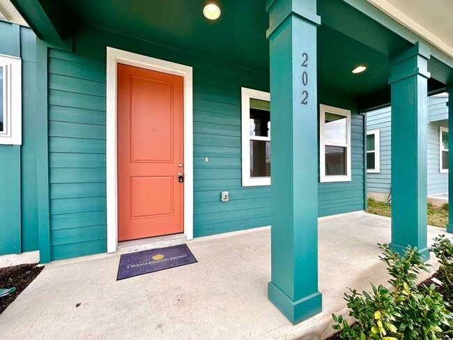 Building Photo - 202 Elm Br Trl