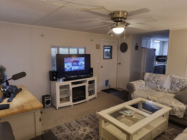 Building Photo - 2/2 Seasonal Mobile Home for rent in Flori...