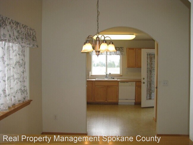 Building Photo - 3 br, 2 bath House - 9318 N Oak Street
