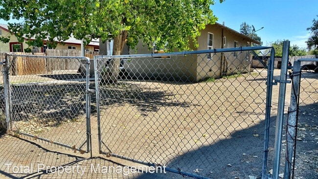 Building Photo - 3 br, 2 bath House - 932 N. Mooney Blvd.