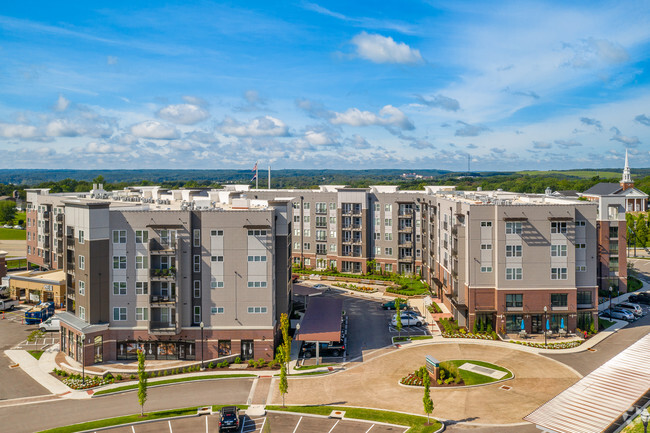 Building Photo - The Villages of Twin Oaks