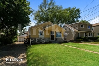 Building Photo - 703 Porter St