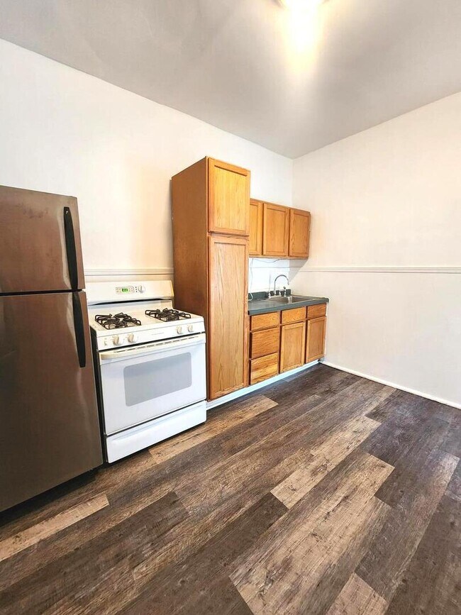 Foto del edificio - 3301 W Potomac Ave