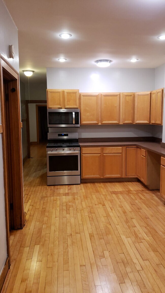 Foto del edificio - 2446 N Western Ave