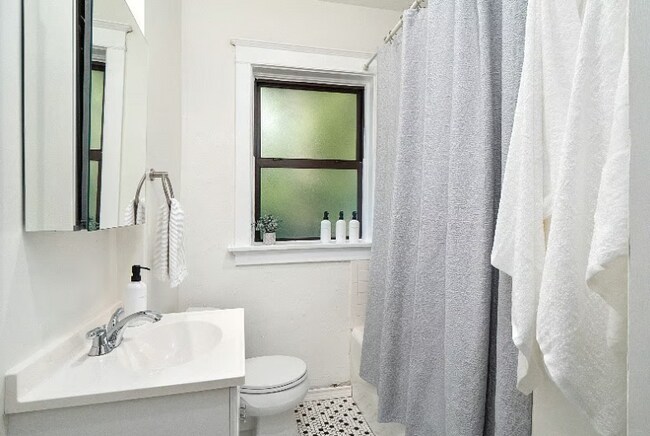 Foto del edificio - 2027-2029-2029 Alfred Ave