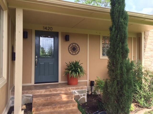 Building Photo - 1420 San Saba Dr