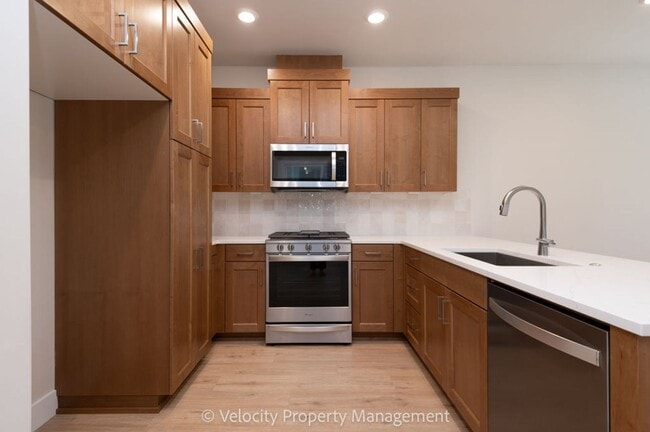 Building Photo - M555