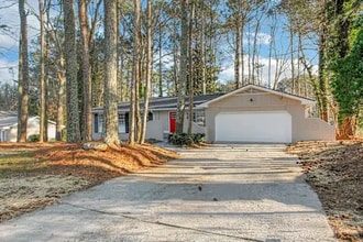 Building Photo - 5801 Oakleaf Dr