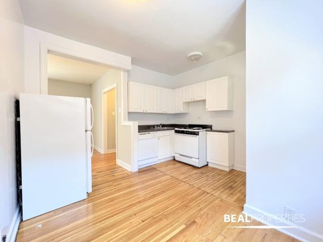 Building Photo - 1 bedroom in CHICAGO IL 60613