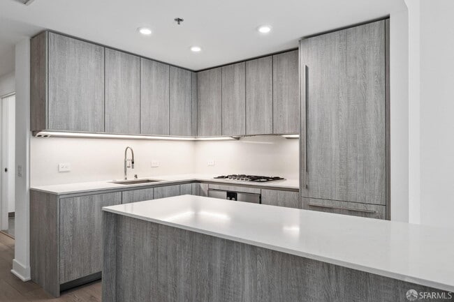 Building Photo - 201 Folsom St