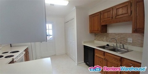 Foto del edificio - 2496 Leeshire Rd