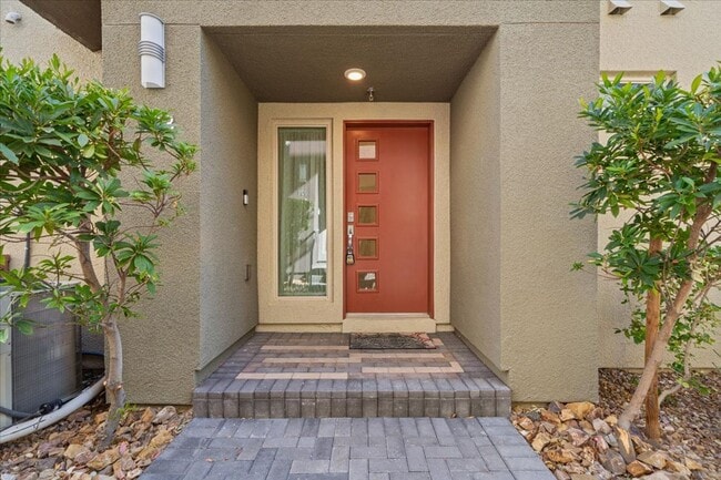 Building Photo - Resort-Style Living in a Modern 2 Bedroom Gated, 2 Pools, Home