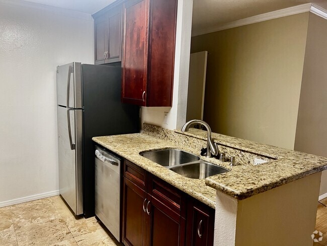 Building Photo - 1621 Hotel Cir S